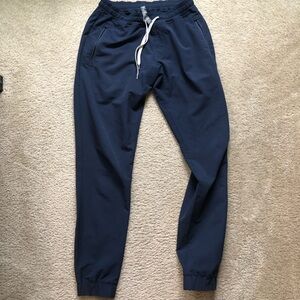 Vuori Men’s Transit Jogger in Navy